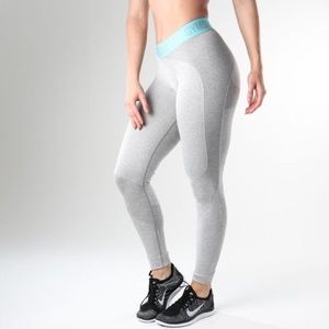GYMSHARK Flex Leggings - Light Grey with Blue Band - Medium